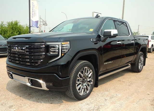 2025 GMC Sierra 1500 Crew Cab Denali Ultimate 6.2L V8 in Cars & Trucks in Saskatoon