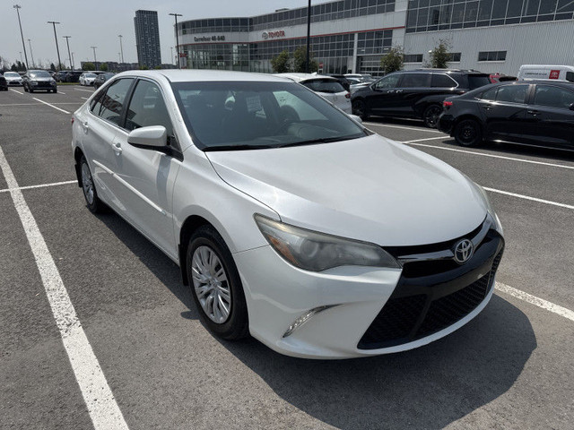 2015 TOYOTA CAMRY XSE CUIR/TISSUS SIEGES CHAUF ECRAN BLUETOOTH B in Cars & Trucks in Laval / North Shore - Image 4