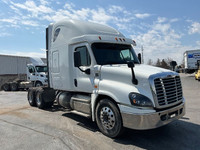 2015 Freightliner X12564ST