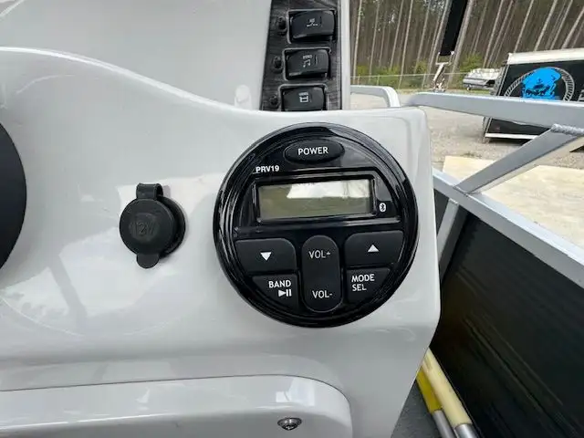 2019 19' LEGEND SPLASH EXT PONTOON - UNDER 100 HOURS! in Powerboats & Motorboats in Peterborough - Image 13