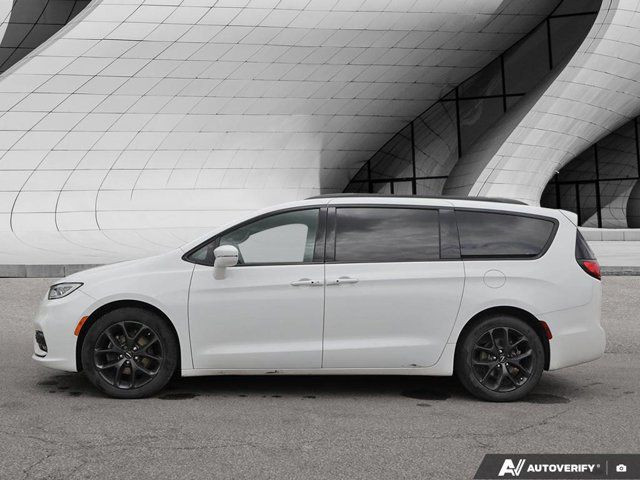 2022 Chrysler Pacifica Touring L | Leather | Power Doors in Cars & Trucks in London - Image 2