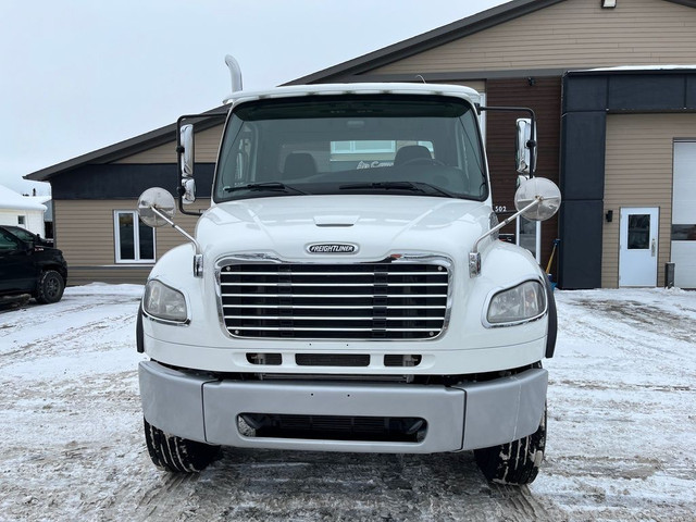 2012 Freightliner M2 106 in Heavy Trucks in St-Georges-de-Beauce - Image 2