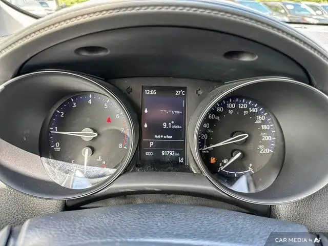 2022 Toyota C-HR in Cars & Trucks in Ottawa - Image 18
