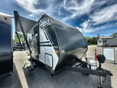 Keystone Bullet Classic travel trailer 1900RD highlights: Wardrobe Pantry 11' Awning Additional Coun...