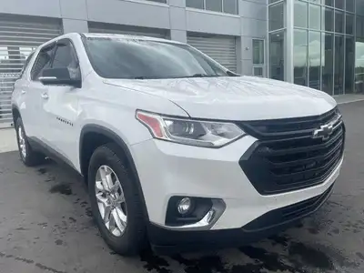 Welcome aboard this pre-owned 2019 Chevrolet Traverse LT Cloth, presenting a versatile and spacious...