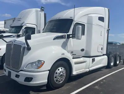 2020 Kenworth T680, 78" Highrise, Paccar, 455 hp, 12 Speed Auto, 3.08 Gear Ratio, 735,000 km. For mo...
