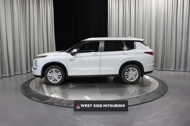 2025 Mitsubishi Outlander PHEV LE in Cars & Trucks in Edmonton - Image 4