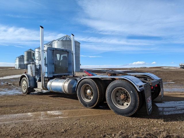 1981 Peterbilt T/A Day Cab Truck Tractor 359 in Heavy Trucks in Edmonton - Image 3