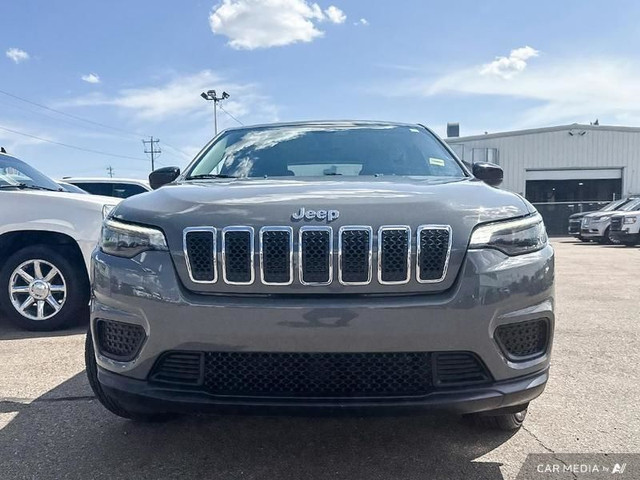 2022 Jeep Cherokee Sport in Cars & Trucks in Edmonton - Image 2
