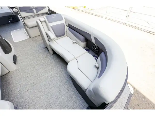 2025 Barletta Cabrio 24 UE in Powerboats & Motorboats in Québec City - Image 36