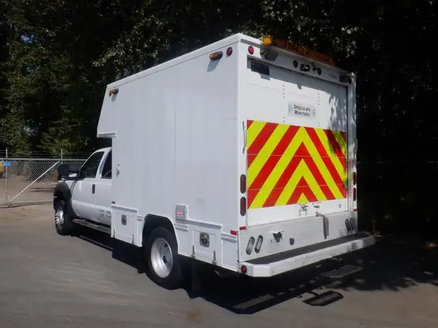2012 ford F-550 Cube Van Crew Cab Dually 4WD in Heavy Trucks in Richmond - Image 4