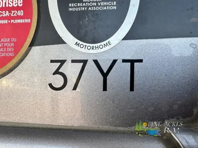 2020 Thor Motor Coach Challenger 37YT Washer & Dryer 12 k Miles in RVs & Motorhomes in Moncton - Image 60