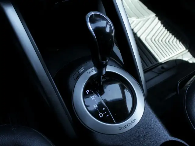 2012 Hyundai Veloster dans Autos et camions dans Penticton - Image 13