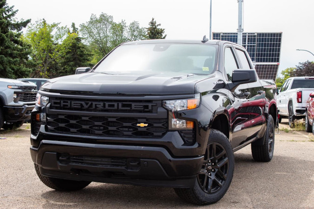 2025 Chevrolet Silverado 1500 Crew Custom 4WD in Cars & Trucks in Edmonton - Image 2