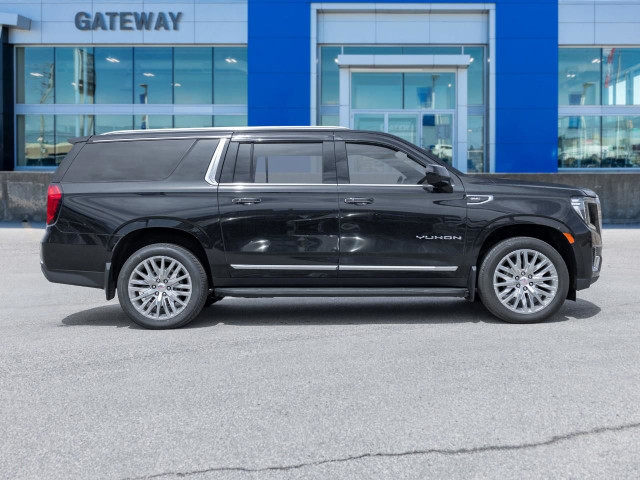 2023 GMC Yukon XL SLT NEW PRICE! COME SEE THIS BEAUTIFUL SUV... in Cars & Trucks in Mississauga / Peel Region - Image 3