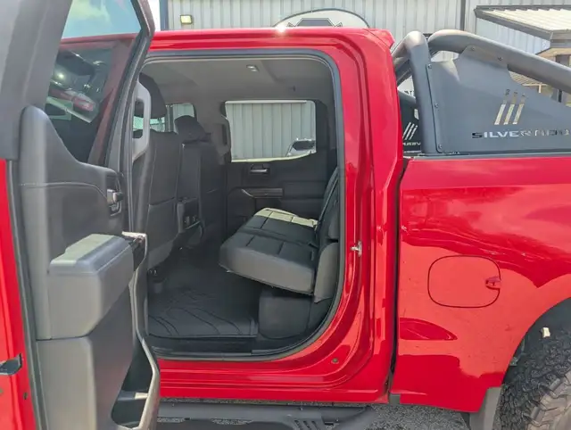 2019 Chevrolet Silverado 1500 LT Trail Boss in Cars & Trucks in London - Image 16
