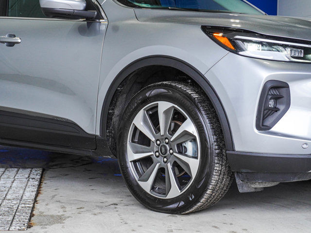 2024 Ford Escape Platinum- Heated Seats / Steering - Leather in Cars & Trucks in Barrie - Image 4