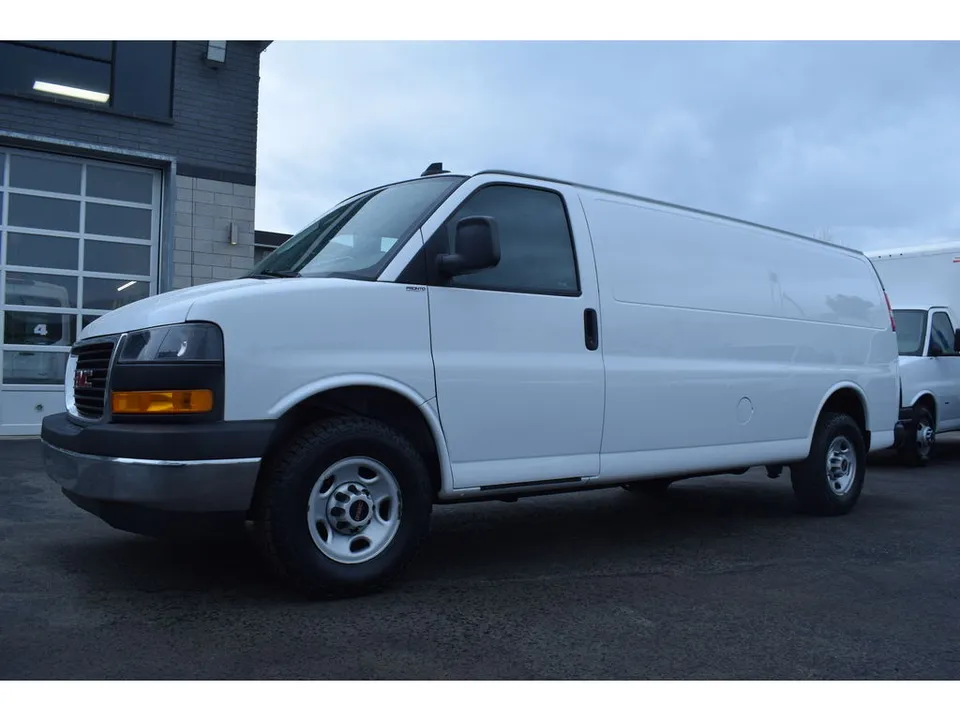 2020 GMC Savana Cargo Van ** 6.0L Vortec V8 ** Allongé / Extend