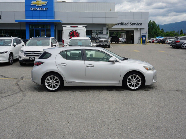 2011 Lexus CT 200h in Cars & Trucks in Penticton - Image 4