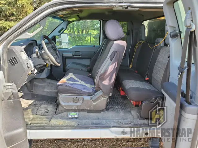 FORD F-350 Super Duty 4x4 XLT Mechanic Service Truck in Cars & Trucks in Edmonton - Image 14