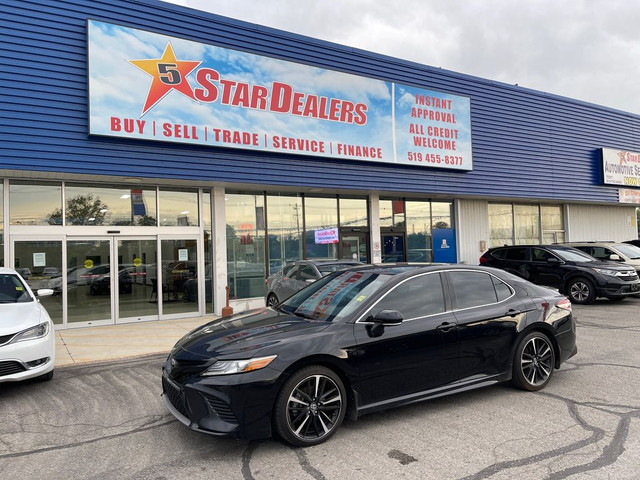  2018 Toyota Camry NAV LEATHER SUNROOF MINT! WE FINANCE ALL CRED in Cars & Trucks in London