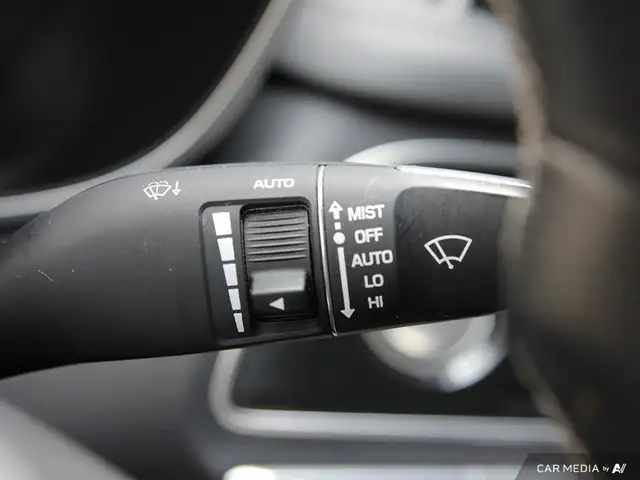 2020 Genesis G70 2.0T Advanced adaptive cruise control |nappa... in Cars & Trucks in London - Image 19
