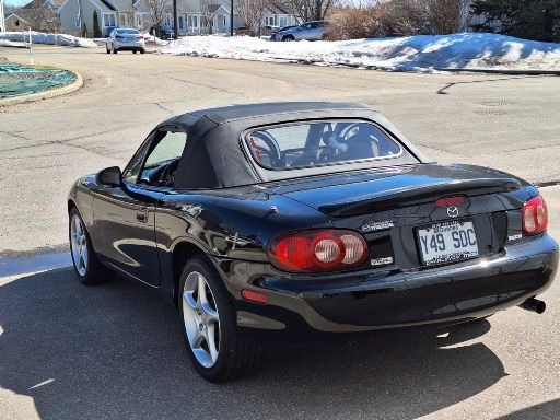 2001 Mazda MX-5 S1 in Cars & Trucks in Québec City - Image 3