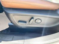 6 Speakers, Air Conditioning, AM/FM radio: SiriusXM, Auto-dimming Rear-View mirror, Automatic temper... (image 7)