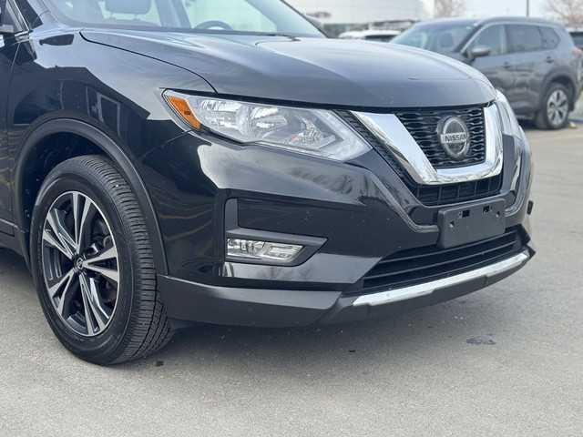  2020 Nissan Rogue SV TECH w/ NAVIGATION / SUNROOF / AWD in Cars & Trucks in Calgary - Image 2