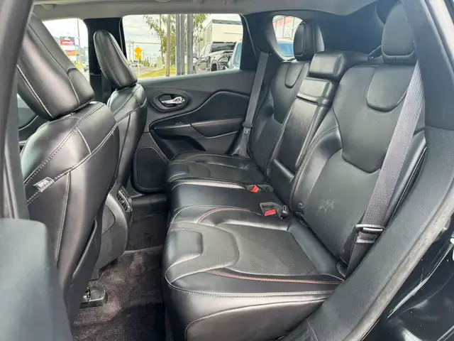 2019 Jeep Cherokee Trailhawk 3.2L 4WD in Cars & Trucks in Calgary - Image 19