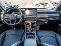 À voir! / Come see it! DISPONIBLE POUR LIVRAISON RAPIDE / AVAILABLE FOR FAST DELIVERY. Tout un Jeep!... (image 3)