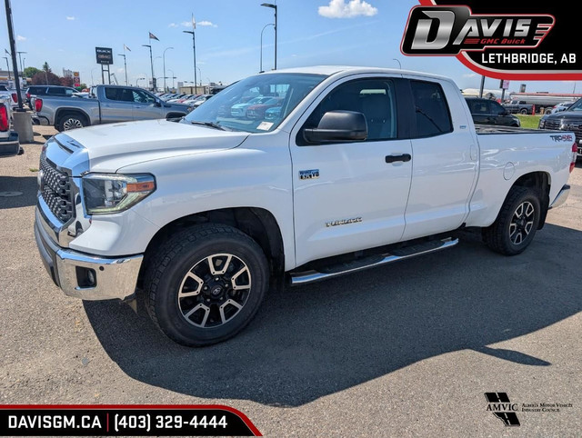 2018 Toyota Tundra SR5 Plus 5.7L V8 5.7L 8CYL | HEATED FRONT... in Cars & Trucks in Lethbridge