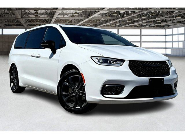 2026 Chrysler Pacifica Select in Cars & Trucks in Mississauga / Peel Region - Image 2