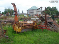 New Holland 717 Forage Harvester