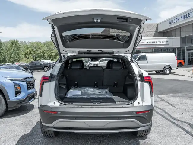 2025 Chevrolet Blazer EV LT- HD Surround Vision | Panoramic Sunr in Cars & Trucks in Markham / York Region - Image 8