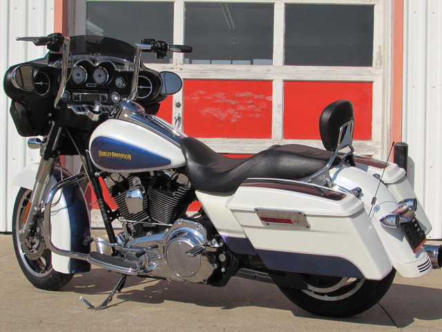  2010 Harley-Davidson FLHX Street Glide $5,000 in Customizing Ap in Touring in Leamington - Image 3