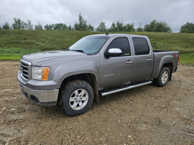 2013 GMC Sierra in Cars & Trucks in Edmonton