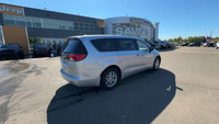 EXECUTIVE CROSSTOWN DEMO! This 2024 CHRYSLER VOYAGER LX has the following options Cloth Bucket Seats... (image 7)