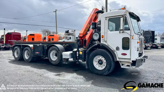 2009 PETERBILT 320 ROLL OFF TRUCK CONTAINER WITH PALFINGER CRANE in Heavy Trucks in Chilliwack - Image 4