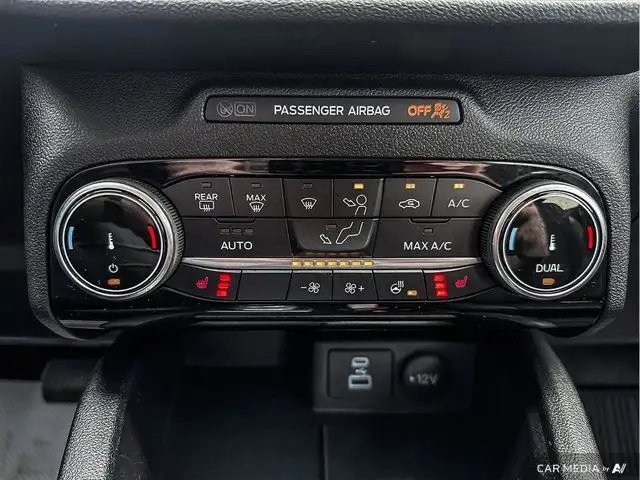 2022 Ford Escape Titanium Hybrid | Heated Seats | Remote Start in Cars & Trucks in Windsor Region - Image 31