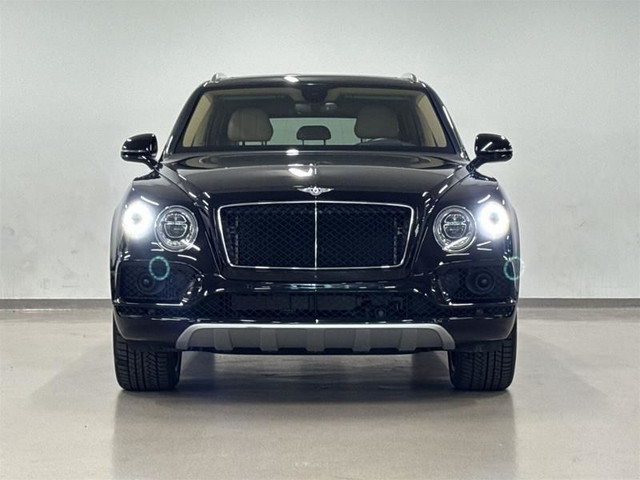 2019 Bentley Bentayga V8 in Cars & Trucks in City of Montréal - Image 2
