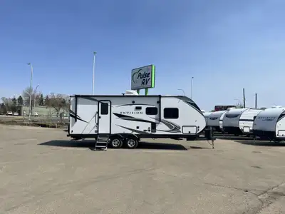 Beautiful Couples Unit, Under 6000Lbs, Fiberglass Cap2023 Gulf Stream Envision EV220RB – Compact Lux...