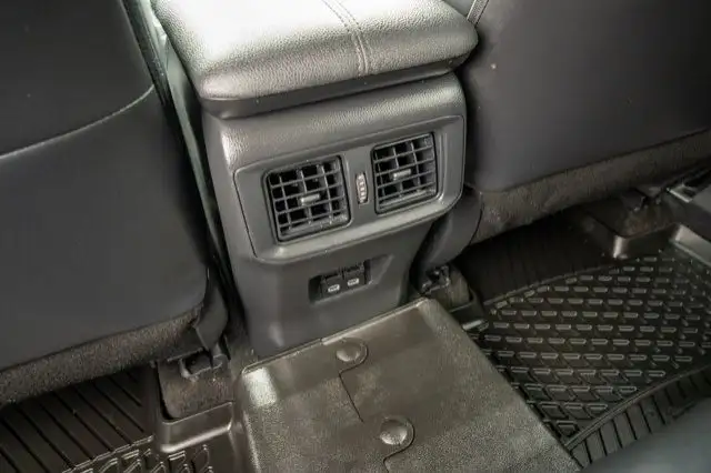 2024 Toyota RAV4 Hybrid XLE dans Autos et camions dans Ville d’Edmonton - Image 31