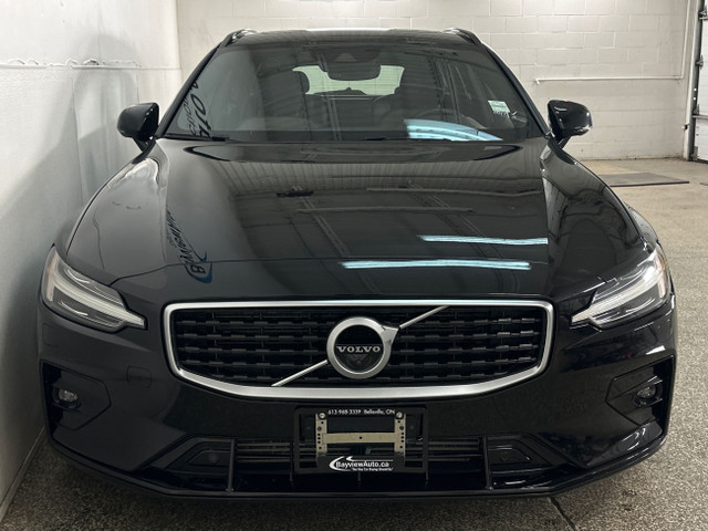 2020 Volvo V60 T6 R-Design R DESIGN WAGON! BLACK! PANO! LONG... in Cars & Trucks in Belleville - Image 2