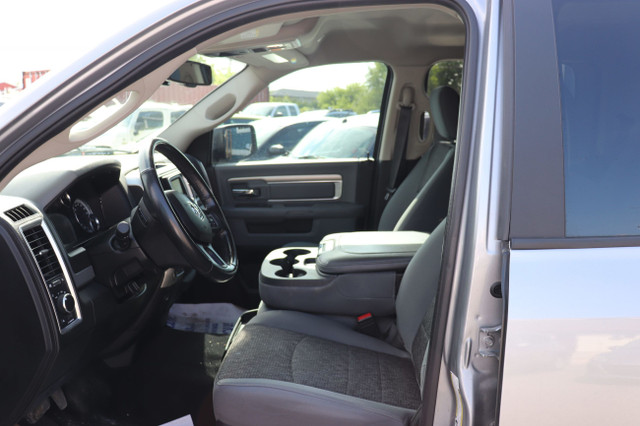 2020 Ram 1500 Classic SLT 4x4 Crew Cab 5'7" Box in Cars & Trucks in Guelph - Image 3
