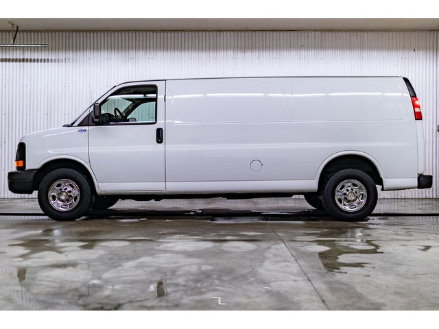 2014 Chevrolet Express 2500 Extended Cargo Van in Cars & Trucks in Grande Prairie - Image 2