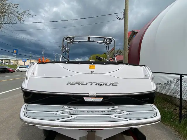 2009 Nautique SAN 220 CONSIGNATION PAS DE TAXES in Powerboats & Motorboats in Granby - Image 4