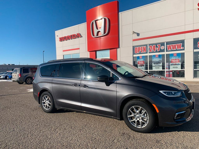 2022 Chrysler Pacifica in Cars & Trucks in Portage la Prairie - Image 4