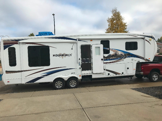 2011 HEARTLAND BIGHORN BH3070RL 34’ 9. (FINANCING AVAILABLE) in Travel Trailers & Campers in Strathcona County - Image 4