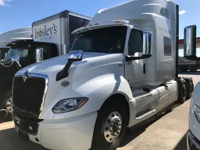 Stock #: 6456-25 Tandem Axle Sleeper Tractor, S13 engine (450) HP, T14 transmission (14 speed), Air...